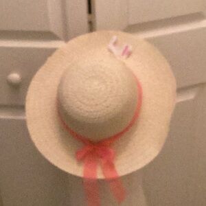 👩‍🌾NWT Fabulous Hat For Gardening 👩‍🌾 or Beach 🏖 
Closet Must Have 👩‍🌾